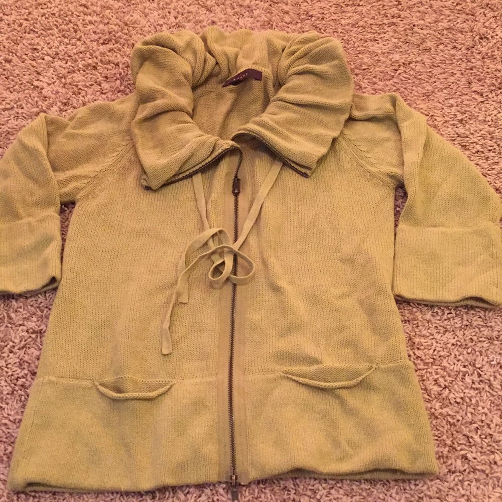 😎Super cute Lime  zip up sweater🍀